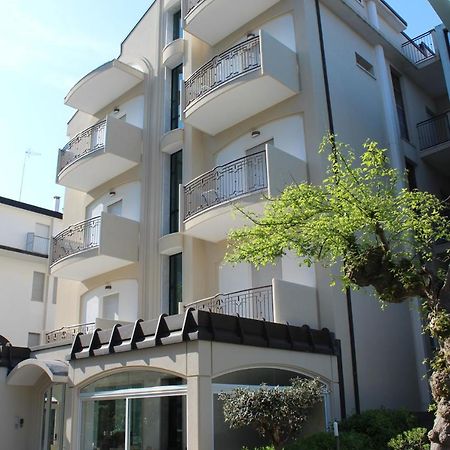 Hotel Ivana Misano Adriatico Exterior photo