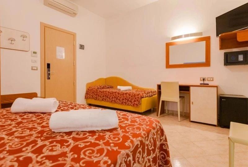 Hotel Ivana Misano Adriatico Exterior photo