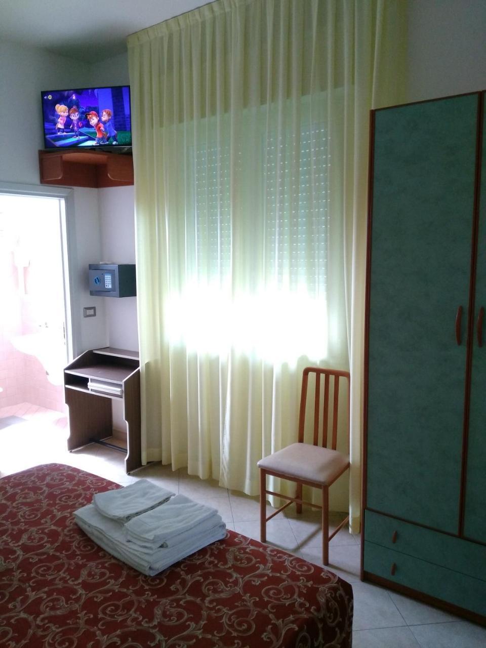 Hotel Ivana Misano Adriatico Exterior photo